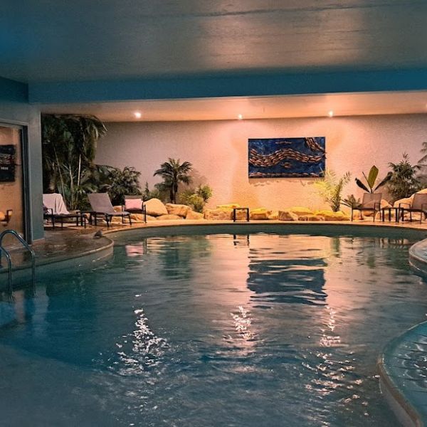 Espace de détente (piscine chauffée , massage...)